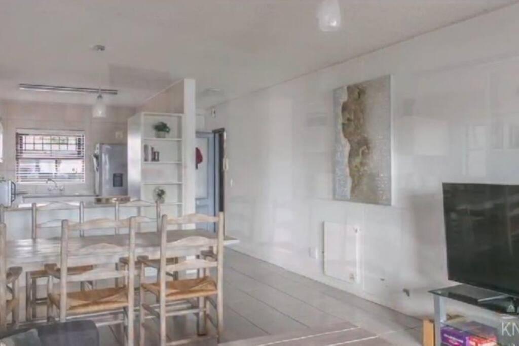 קניסנה Waterfront Apartment מראה חיצוני תמונה